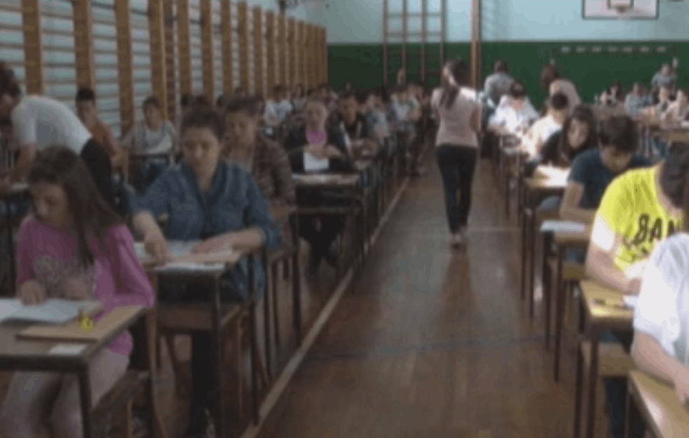 PITANJA SA DANAŠNJEG KOMBINOVANOG TESTA: Ovo su morali da znaju <span style='color:red;'><b>MALI MATURANTI</b></span>!  